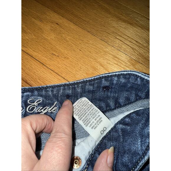 American Eagle Womens Shorts Blue Stretch Denim Distressed Frayed Hem Size 00 - Picture 4 of 4
